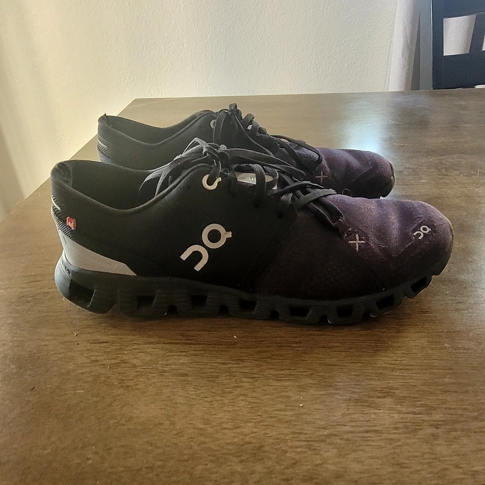 On Running Women's Black and Purple Athletic Shoes Sz 9